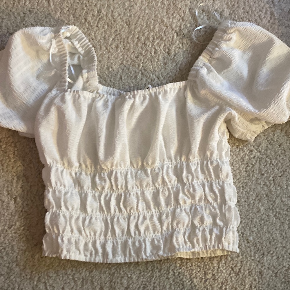 White cropped puffy blouse